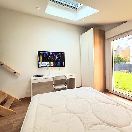 Chambre Paisible Chez L'Habitant En Rez De Chaussee Avec Salle D'Eau 10 Min Gare Et Centre Ville Evreux Luaran gambar